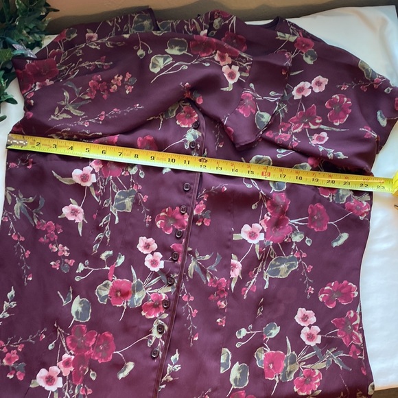 Beautiful Floral Venezia Bottom Pleated Blouse - Picture 8 of 10